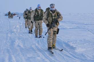 Белорусские военнослужащие сил специальных операций успешно десантировались в районе Северного полюса