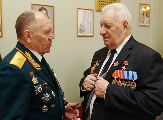 Глава военного ведомства встретился с ветеранами Великой Отечественной войны