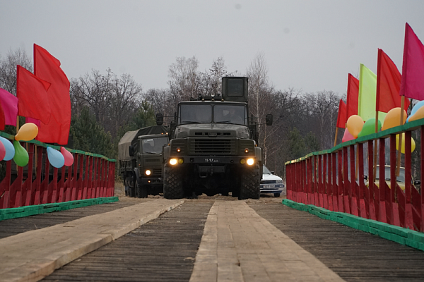 Военнослужащие 188-й инженерной бригады завершили строительство  моста через реку Случь