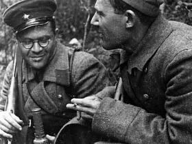  Матусовский и Вадим Кожевников июль 1941 р-н Смоленска.jpg