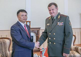 Defenсe Minister Meets with Vietnamese Ambassador