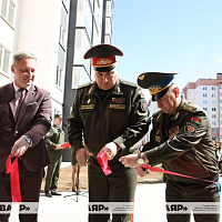 Семьи военнослужащих получили ключи от арендных квартир в новостройке в Барановичах