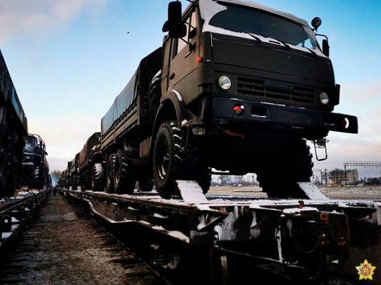 В Беларусь прибыл очередной эшелон с военной техникой, входящей в состав РГВ (С)