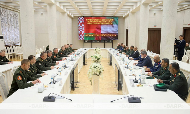 Обсуждены белорусско-эмиратские отношения в военной сфере Обсуждены белорусско-эмиратские отношения в военной сфере