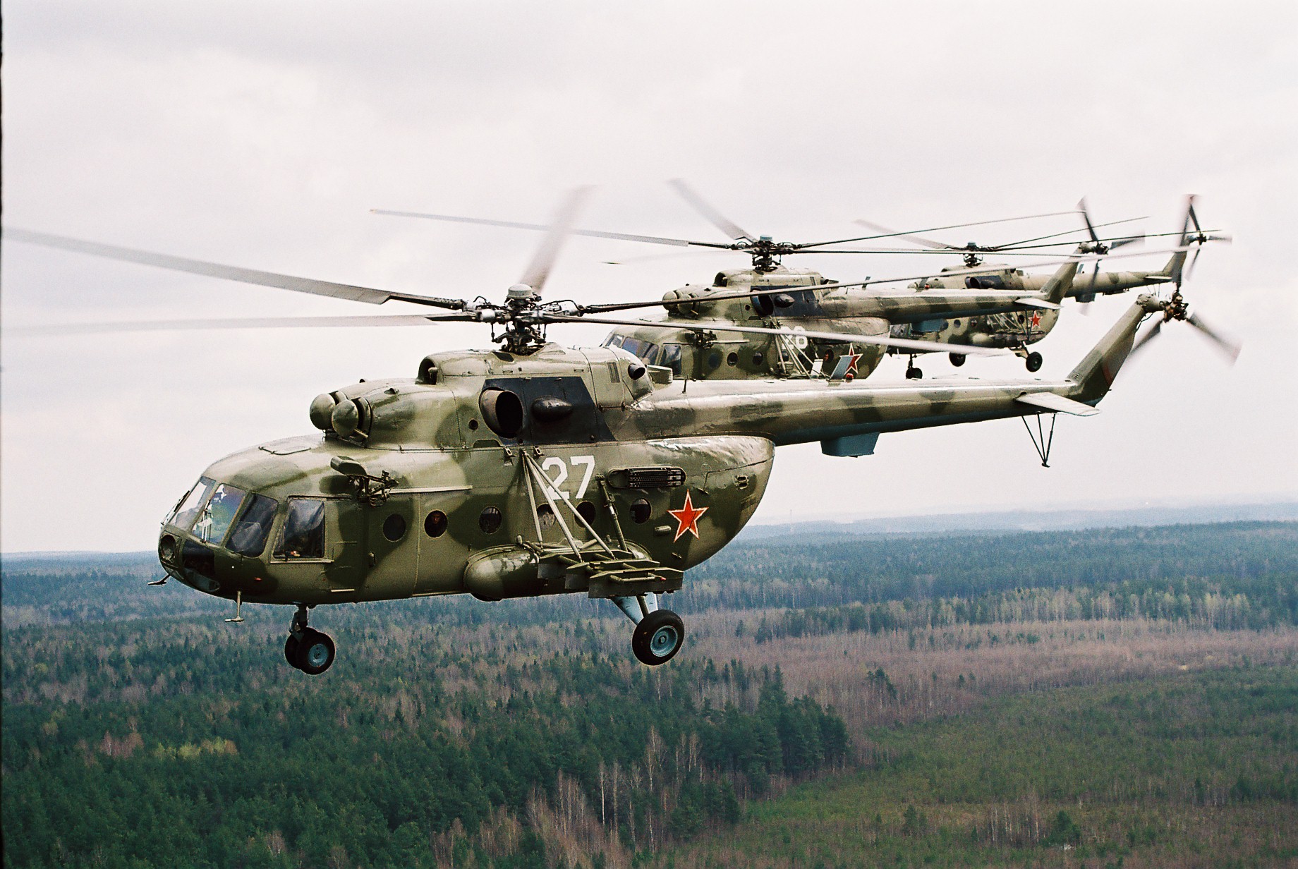 Ми 8 россия. Ми-8 вертолёт. Боевой вертолёт ми-8. Вертолёты России ми 8. Военный вертолет России ми 8.