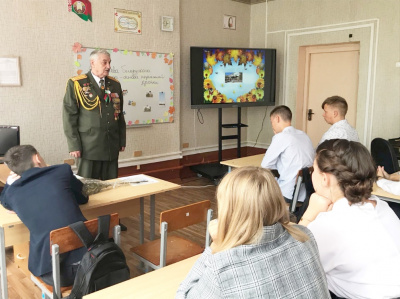 «Офицерское слово»: С учениками Домоткановичской средней школы поговорили о патриотизме