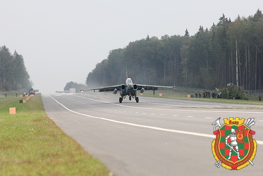 Белорусские летчики отработают вопросы посадки на аэродромный участок дороги (видео) 