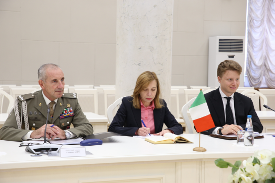 Двустороннее военное сотрудничество