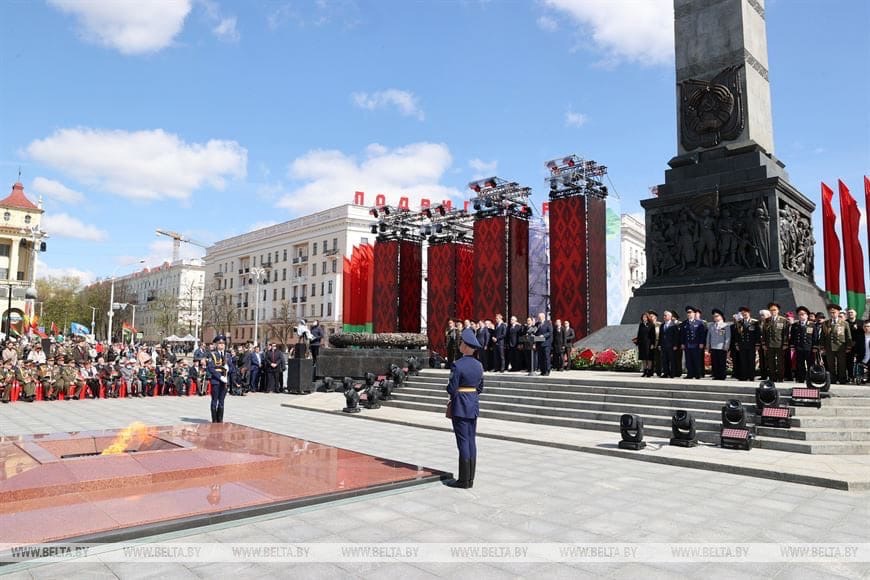 В Минске будут судить россиянина, который ради фото прыгал через Вечный огонь - 