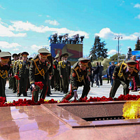 Руководство Вооруженных Сил возложило цветы к монументу Победы