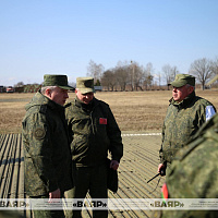 Министр обороны Беларуси держит на личном контроле ход комплексного учения с войсками ЗОК 