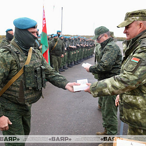 Церемония награждения военнослужащих Беларуси, принимавших участие в командно-штабном учении с воинскими контингентами КСОР ОДКБ 