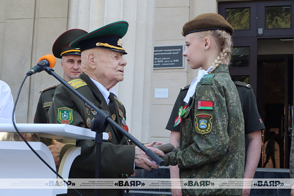 В Гродненском гарнизоне прошла торжественная церемония передачи капсулы с посланием ветеранов