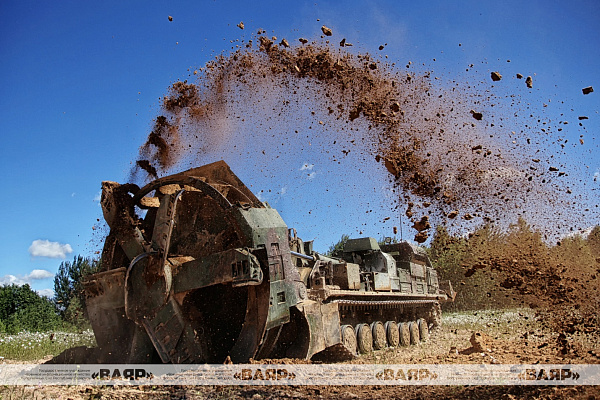 Поздравление Министра обороны Республики Беларусь с  Днём инженерных войск