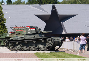 Уникальная выставка военной ретротехники у мемориального комплекса «Брестская крепость-герой»