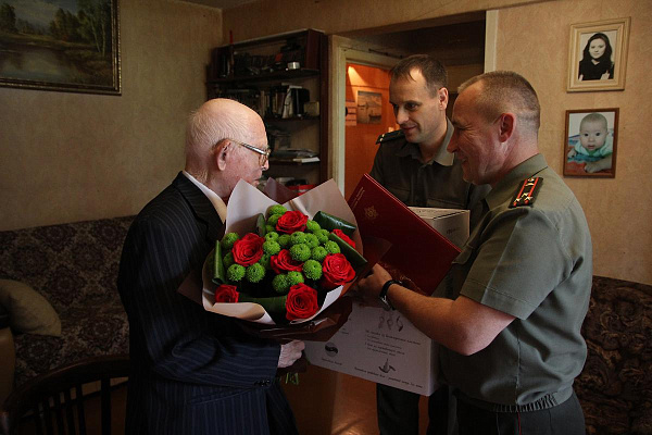 Герою Советского Союза полковнику в отставке Василию Мичурину исполнилось 102 года
