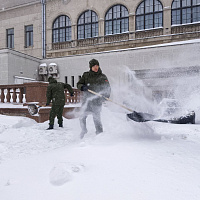 Фотофакт: военнослужащие ликвидируют последствия непогоды 