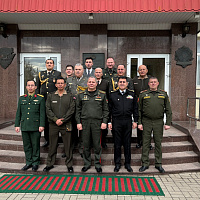Иностранные военные атташе, аккредитованные в Республике Беларусь, посетили МТЗ и Институт пограничной службы