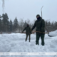 Фотофакт: военнослужащие ликвидируют последствия непогоды 