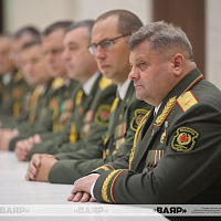 Министр обороны Беларуси вручил государственные награды военнослужащим Вооружённых Сил