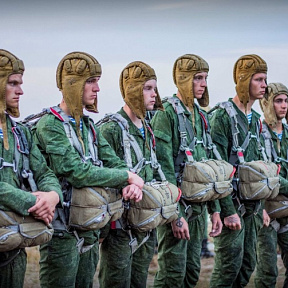 Военнослужащие 38 одшбр провели учебно-тренировочные прыжки с парашютом