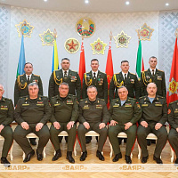 Министр обороны Беларуси вручил погоны полковника и государственные награды военнослужащим Вооружённых Сил