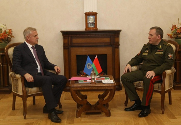 Министр обороны провел встречу с Генеральным секретарем ОДКБ