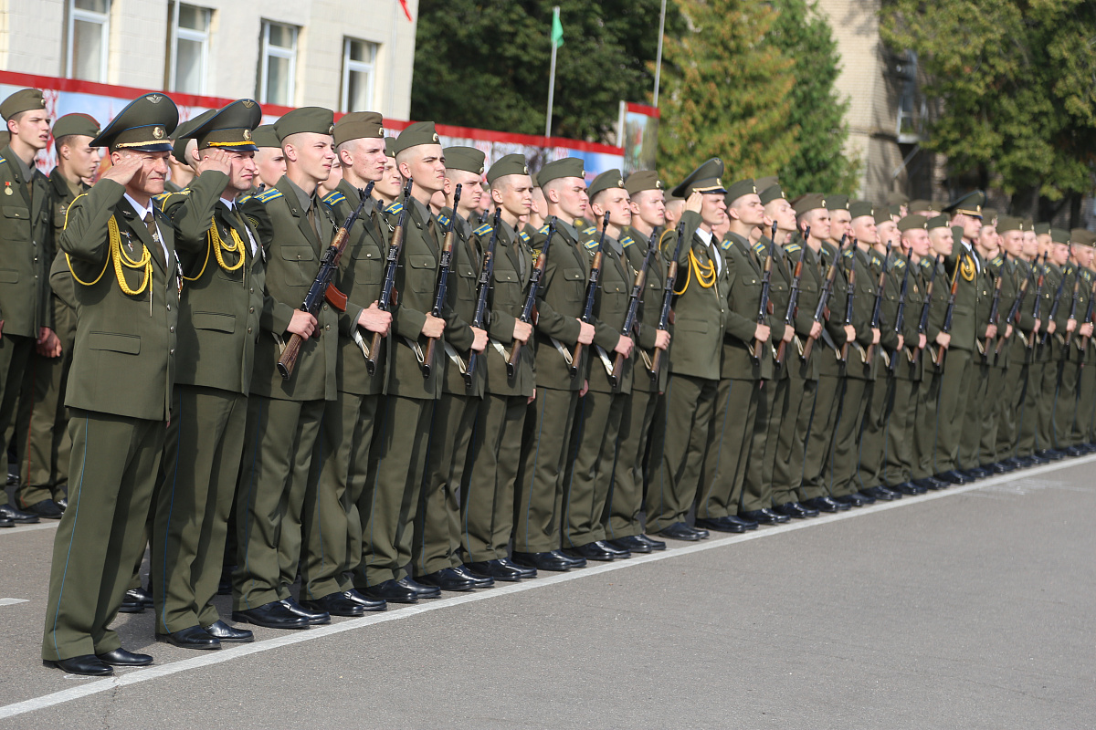 Армейский в минске. Белорусские курсанты. Экономика и армия.