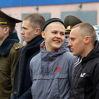 Началась отправка в войска граждан, призванных на срочную военную службу