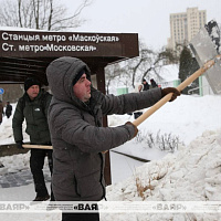 Фотофакт: военнослужащие ликвидируют последствия непогоды 