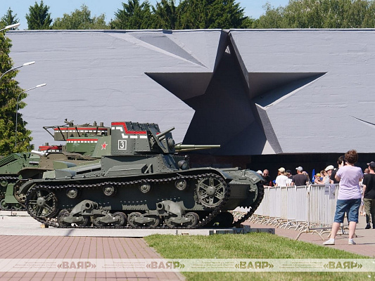 Уникальная выставка военной ретротехники у мемориального комплекса «Брестская крепость-герой»