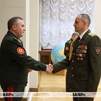 Министр обороны Беларуси вручил государственные награды и погоны полковника военнослужащим Вооружённых Сил