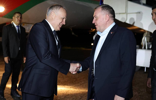 Министр обороны Беларуси генерал-лейтенант Виктор Хренин прибыл в Бишкек