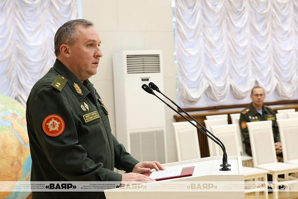  Министр обороны Беларуси вручил государственные награды и погоны полковника военнослужащим Вооружённых Сил