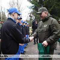Военнослужащие Вооружённых Сил принимают участие в республиканском субботнике 