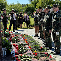 В Барановичах почтили память летчиков-героев Андрея Ничипорчика и Никиты Куконенко