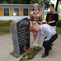 Возложили венки и цветы 