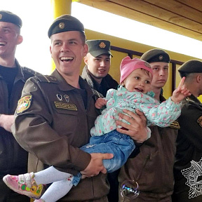 Военнослужащие 72 ОУЦ посетили воспитанников Борисовского специализированного дома ребёнка Военнослужащие 72 ОУЦ посетили воспитанников Борисовского специализированного дома ребёнка
