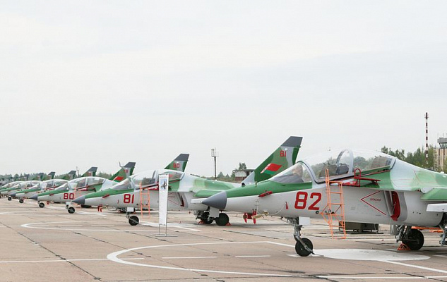 Белорусские авиаторы получили очередную партию учебно-боевых самолетов Як-130 