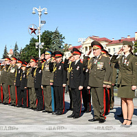 Члены коллегии военного ведомства возложили цветы к Вечному огню на площади Победы в Минске