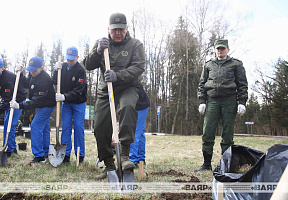 Военнослужащие Вооружённых Сил принимают участие в республиканском субботнике (дополняется)