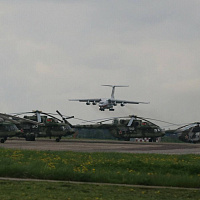 Военные летчики доставили гуманитарный груз из Китая (видео)