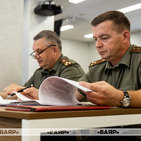 Министр обороны Беларуси провёл совещание по вопросу реализации поручений, касающихся уборочной кампании