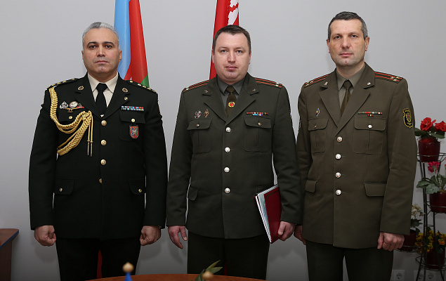 Азербайджан передал военным медикам Беларуси гуманитарную помощь