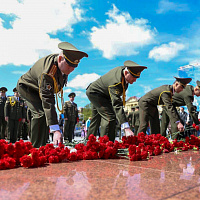 Руководство Вооруженных Сил возложило цветы к монументу Победы