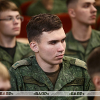 Міністр абароны ў Дзень ведаў правёў урок міру для курсантаў ваеннага факультэта ў Гродне