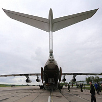 Военные летчики доставили гуманитарный груз из Китая (видео)