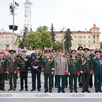 Церемония возложения венков и цветов к монументу Победы
