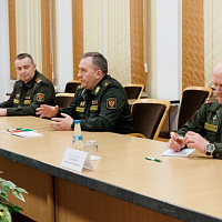 Обсуждая вопросы безопасности 