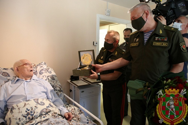 105-летие празднует сегодня старейший в Беларуси Герой Советского Союза Василий Мичурин (Видео)